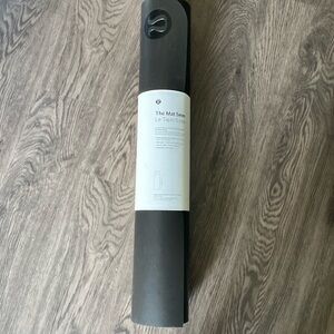 Lululemon yoga Mat, 5mm, black, new.